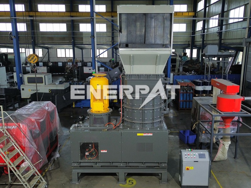 Вертикальный измельчитель (молот -мельница)