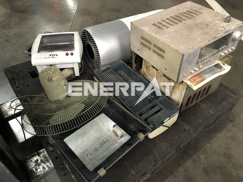 Вертикальный измельчитель (молот -мельница)